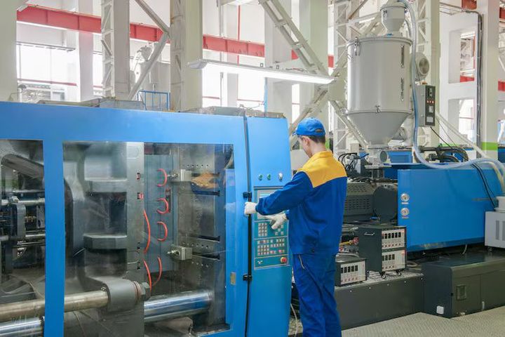 Industrial Plastic Molding Explained: Molding Technologies, Manufacturing Processes, Machines, Global Manufacturers, Suppliers and Industrial Applications
